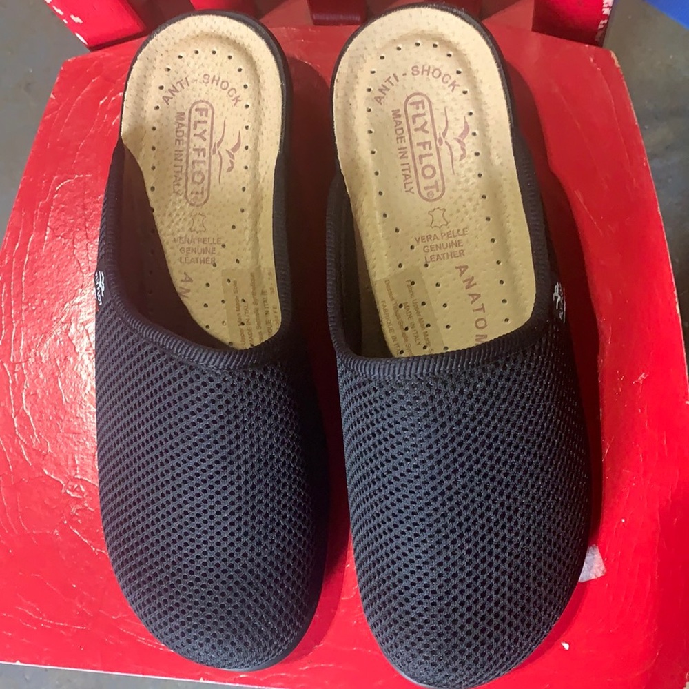 NWOT Fly Flot Shoes